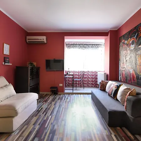 Urban Retreat - Central With Cozy Charm Bucharest