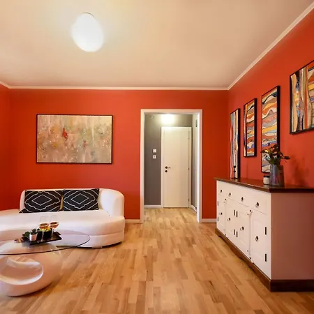 Apartment Urban Retreat - Central With Cozy Charm Bucharest