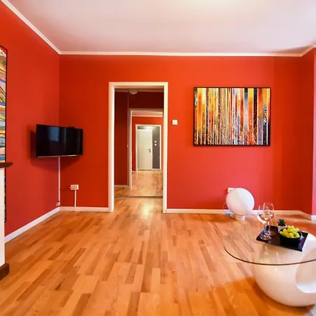 Urban Retreat - Central With Cozy Charm Apartment
