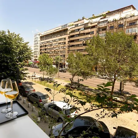 Urban Retreat - Central With Cozy Charm Apartament