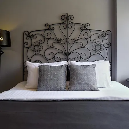 Urban Retreat - Central With Cozy Charm *