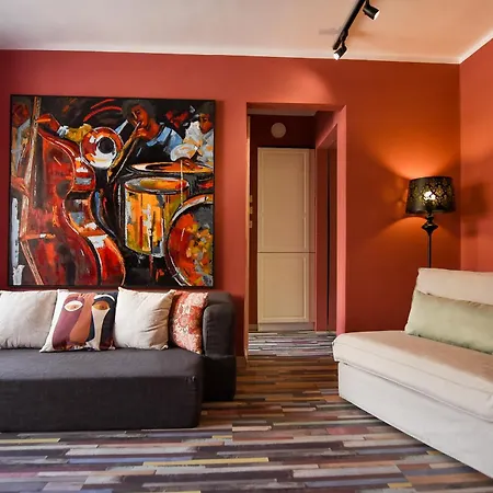 Urban Retreat - Central With Cozy Charm