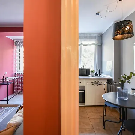Urban Retreat - Central With Cozy Charm