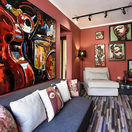 Apartament Urban Retreat - Central With Cozy Charm