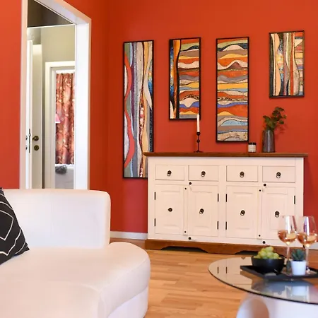 Urban Retreat - Central With Cozy Charm