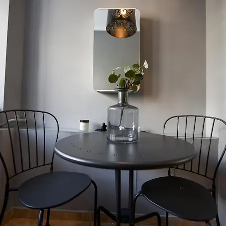 Urban Retreat - Central With Cozy Charm Διαμέρισμα *